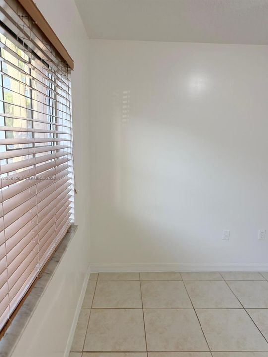 For Rent: $2,100 (3 beds, 2 baths, 1099 Square Feet)