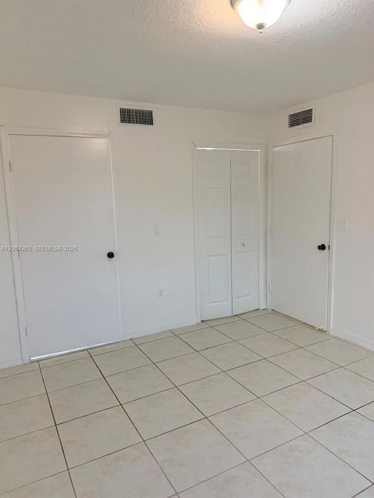 For Rent: $2,100 (3 beds, 2 baths, 1099 Square Feet)