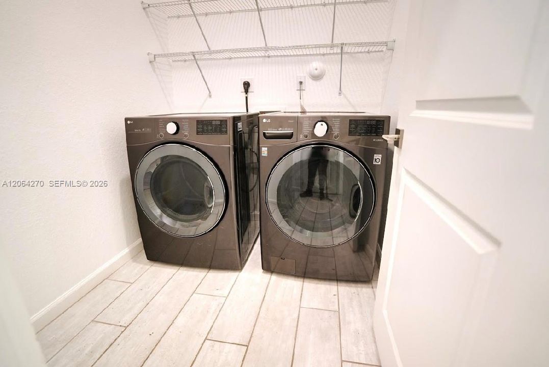 На продажу: $800,000 (4 спален, 2 ванн, 1799 Квадратных фут)
