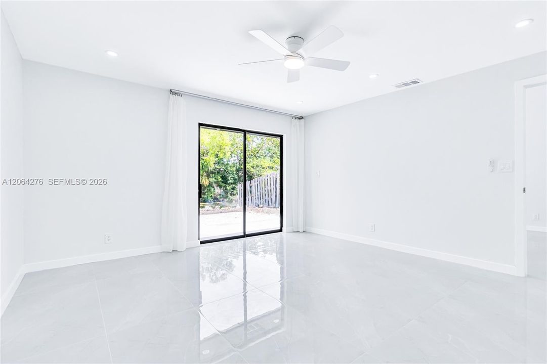 En Venta: $449,000 (3 camas, 2 baños, 1487 Pies cuadrados)