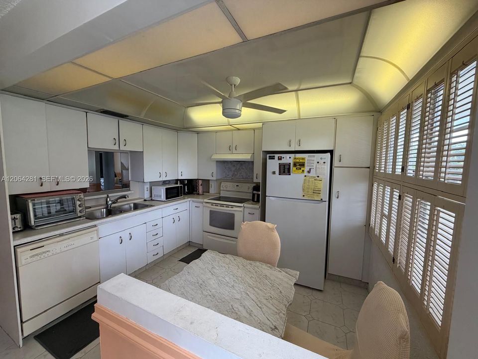 For Sale: $140,000 (2 beds, 2 baths, 1156 Square Feet)