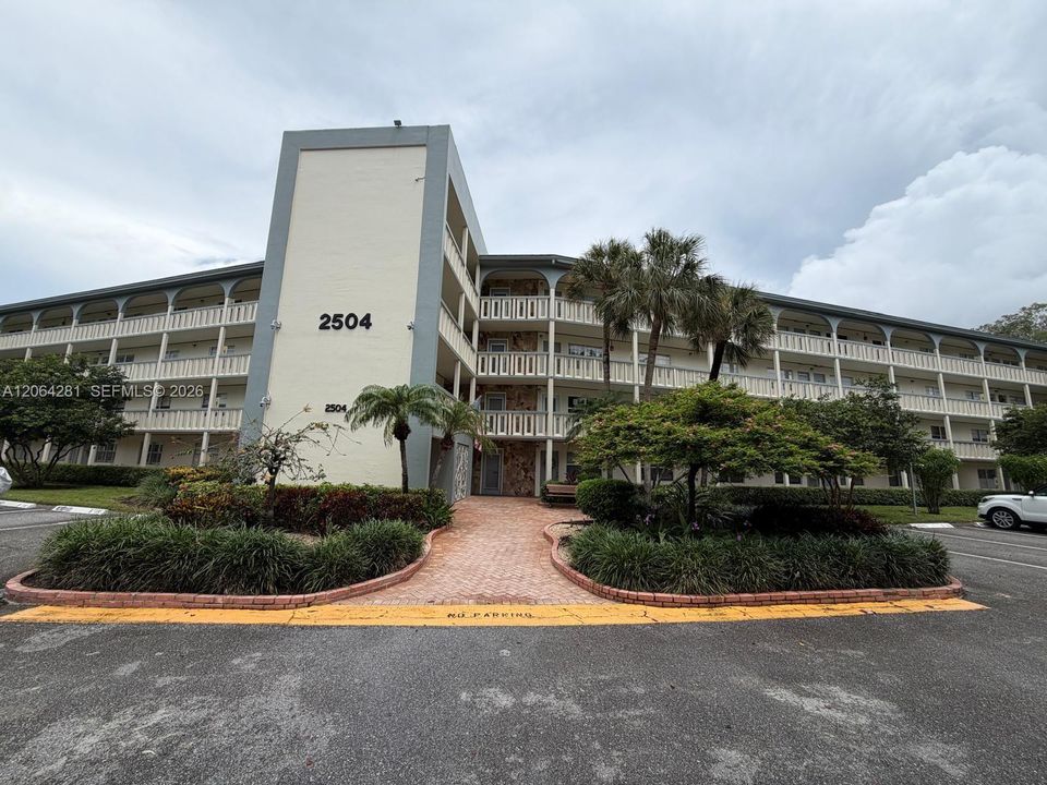 For Sale: $140,000 (2 beds, 2 baths, 1156 Square Feet)
