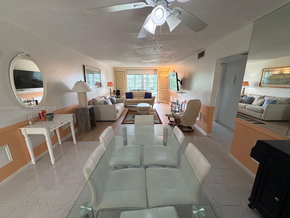 For Sale: $140,000 (2 beds, 2 baths, 1156 Square Feet)