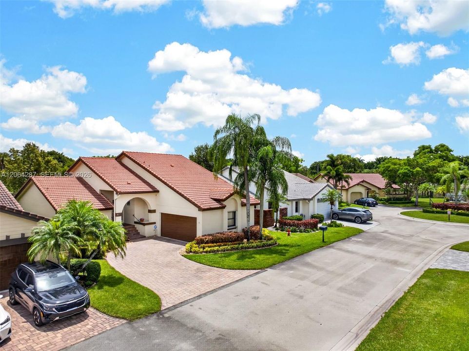 For Sale: $749,000 (3 beds, 2 baths, 2276 Square Feet)