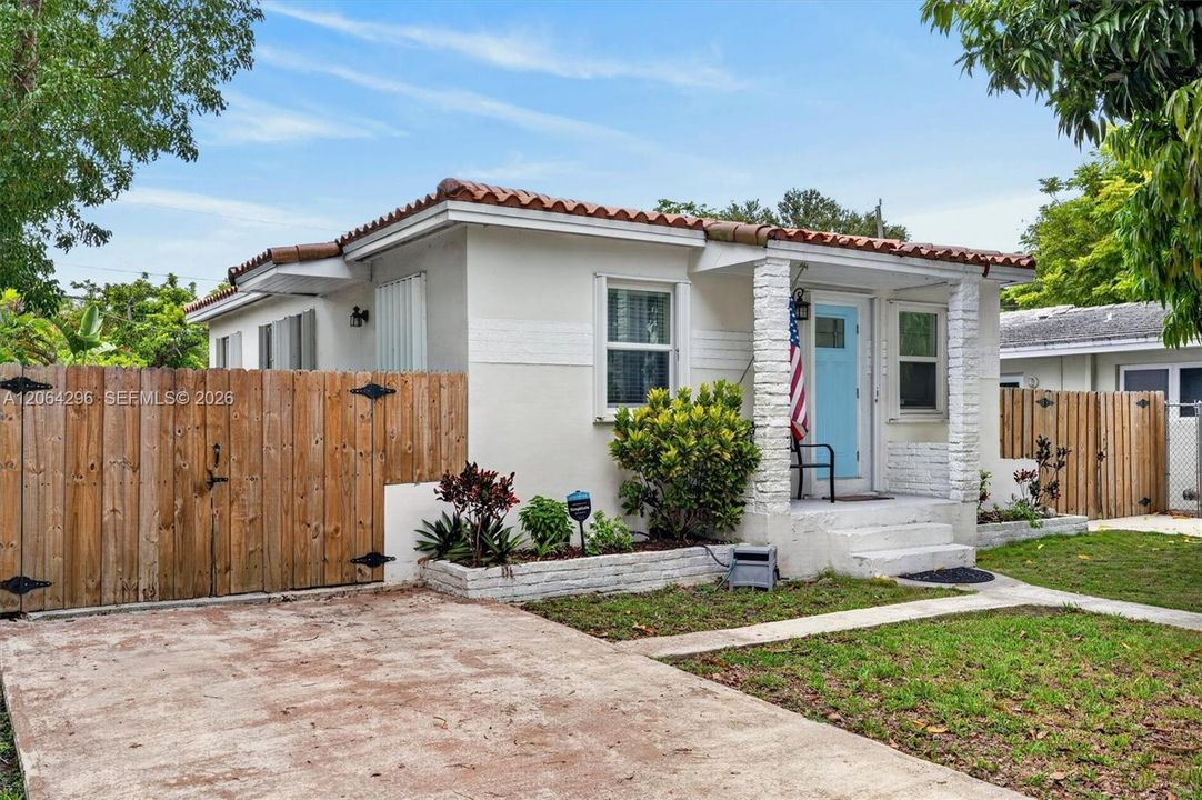 Activo con contrato: $725,000 (2 camas, 2 baños, 875 Pies cuadrados)