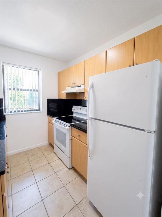 For Sale: $219,000 (1 beds, 1 baths, 678 Square Feet)