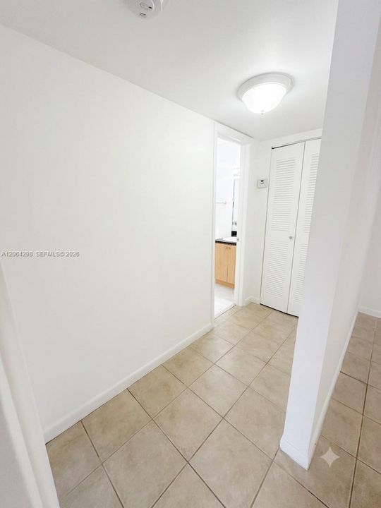 For Sale: $219,000 (1 beds, 1 baths, 678 Square Feet)
