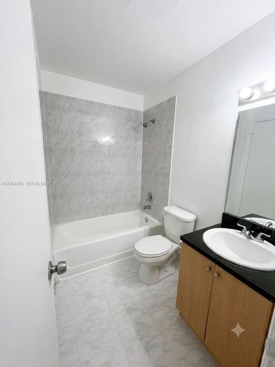 For Sale: $219,000 (1 beds, 1 baths, 678 Square Feet)