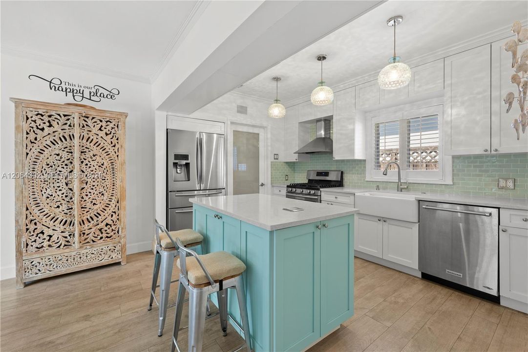 For Sale: $1,549,000 (3 beds, 2 baths, 1514 Square Feet)