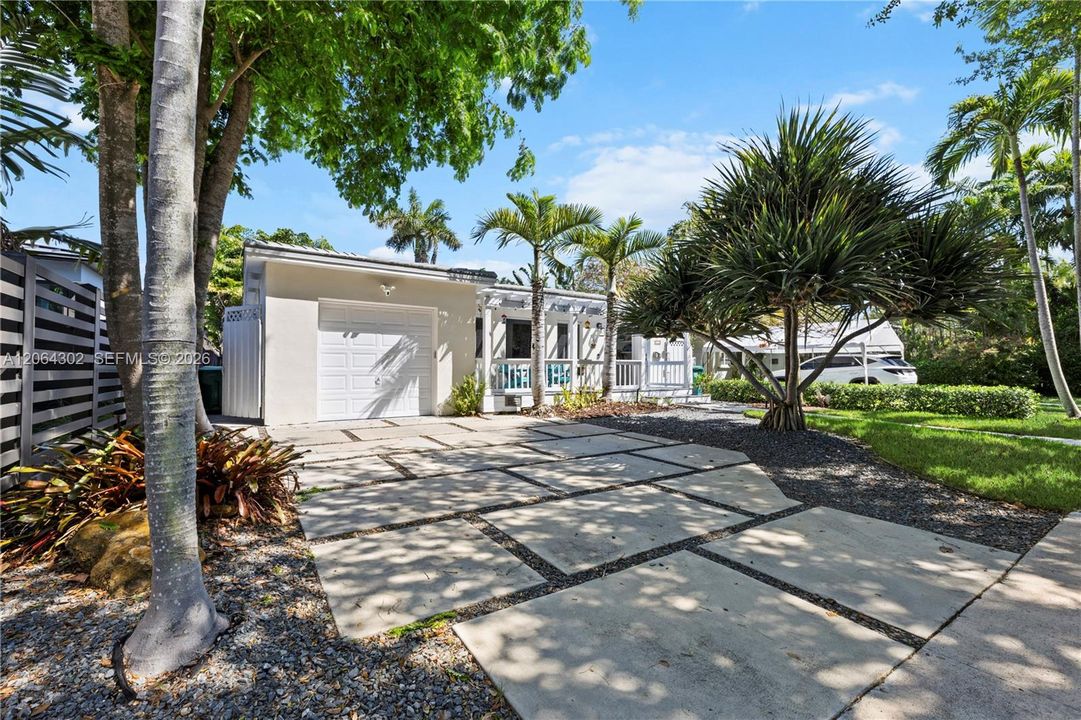 For Sale: $1,549,000 (3 beds, 2 baths, 1514 Square Feet)