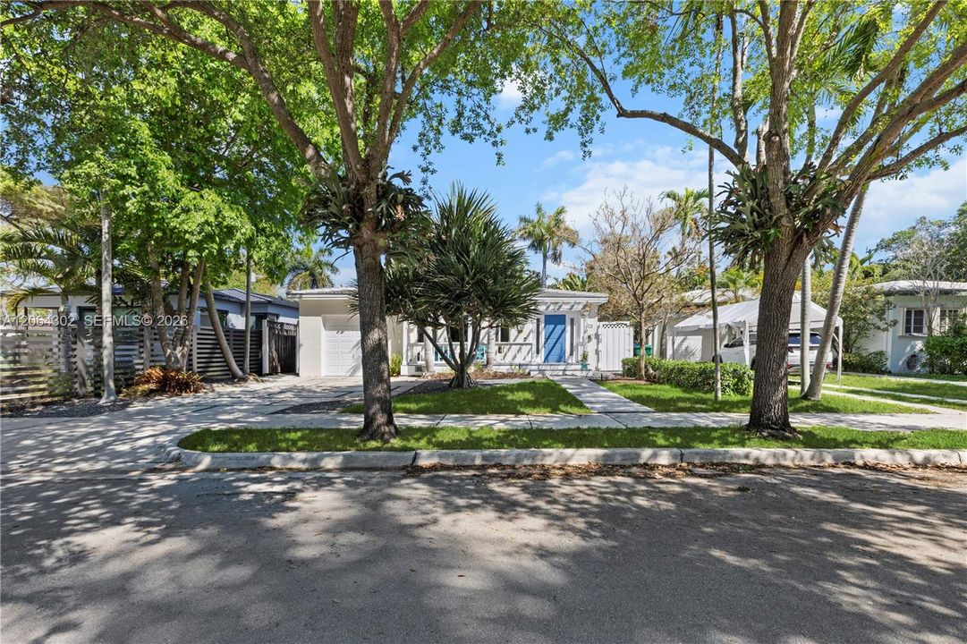 For Sale: $1,549,000 (3 beds, 2 baths, 1514 Square Feet)