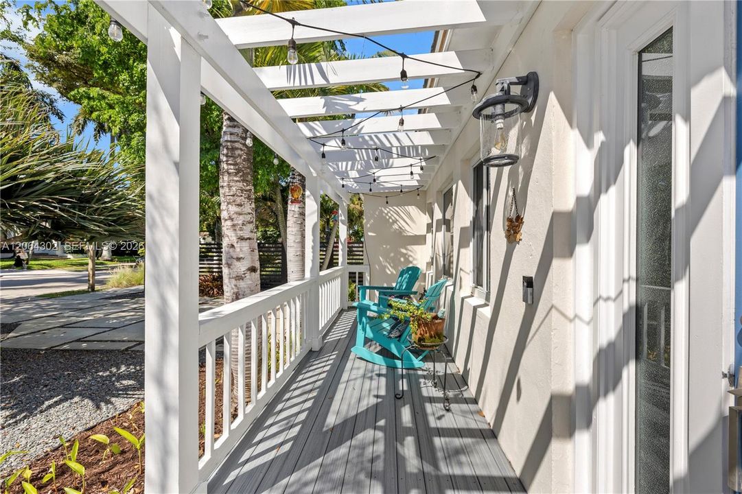 For Sale: $1,549,000 (3 beds, 2 baths, 1514 Square Feet)