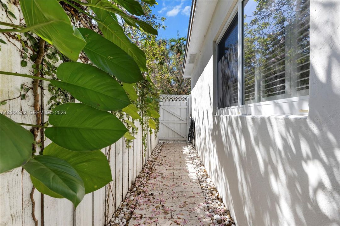 For Sale: $1,549,000 (3 beds, 2 baths, 1514 Square Feet)