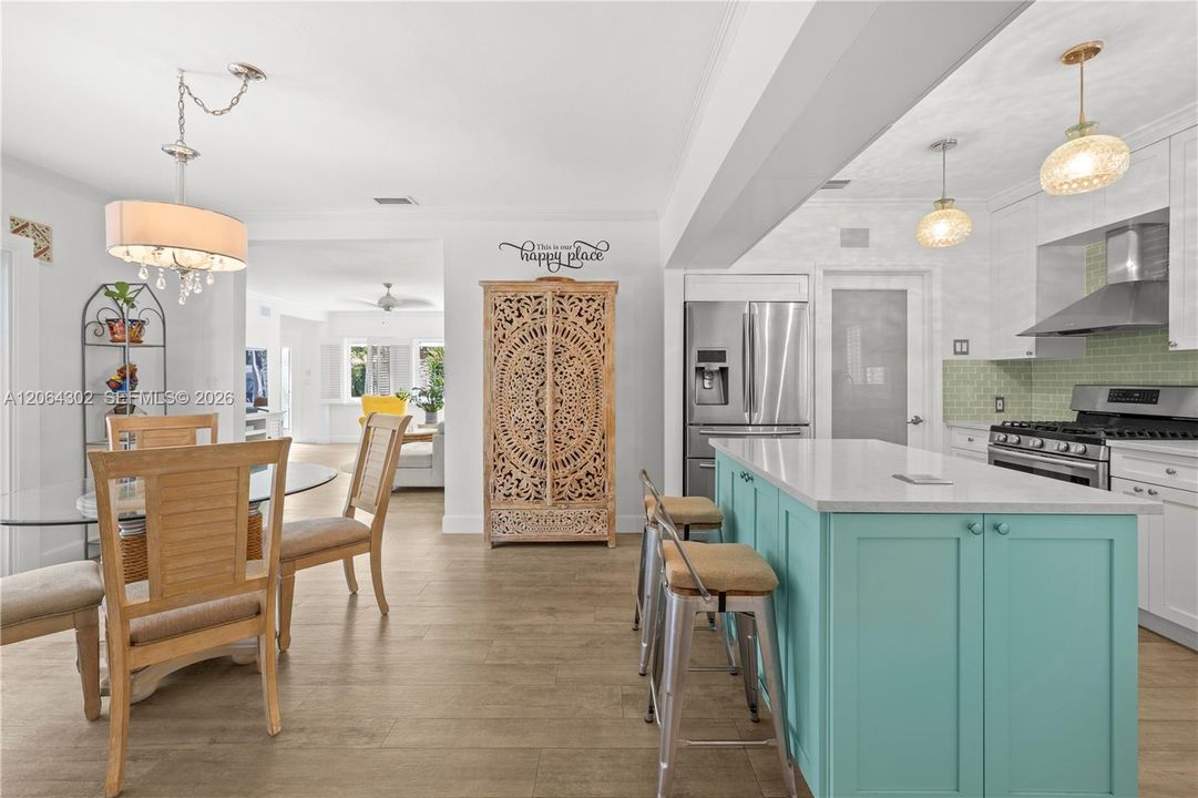 For Sale: $1,549,000 (3 beds, 2 baths, 1514 Square Feet)