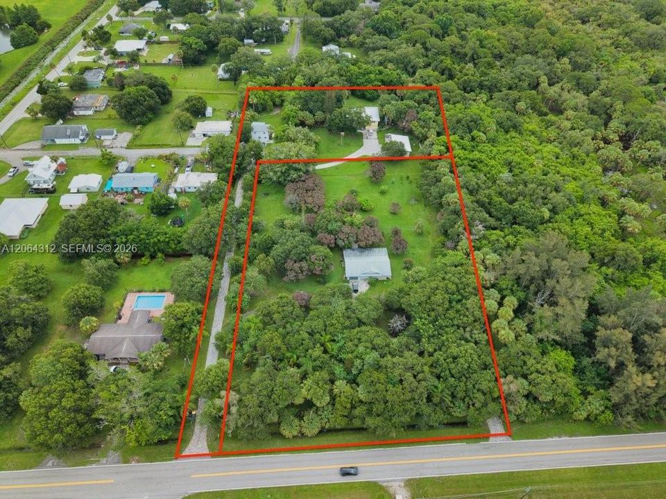 En Venta: $550,000 (1.00 acres)
