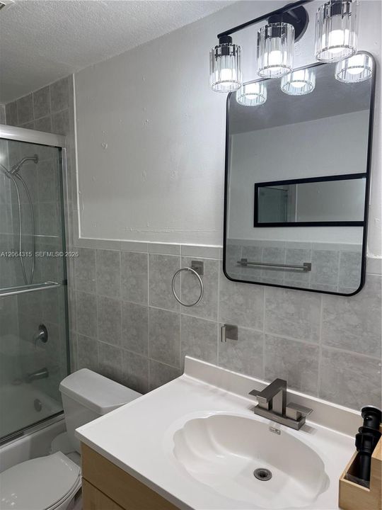 Под контрактом: $1,950 (1 спален, 1 ванн, 580 Квадратных фут)