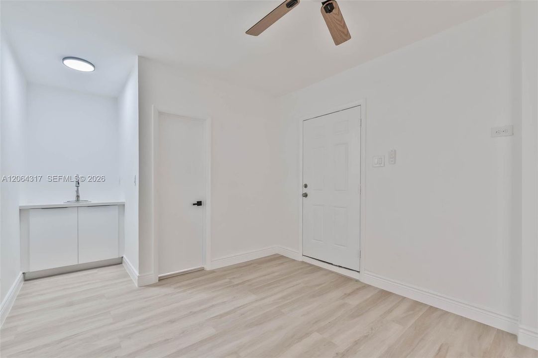 For Sale: $747,500 (3 beds, 2 baths, 1182 Square Feet)