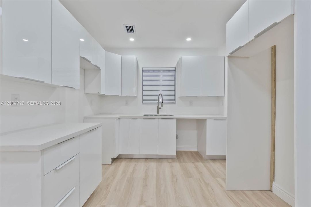 For Sale: $747,500 (3 beds, 2 baths, 1182 Square Feet)