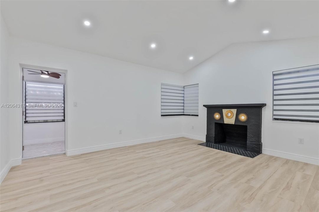 For Sale: $747,500 (3 beds, 2 baths, 1182 Square Feet)