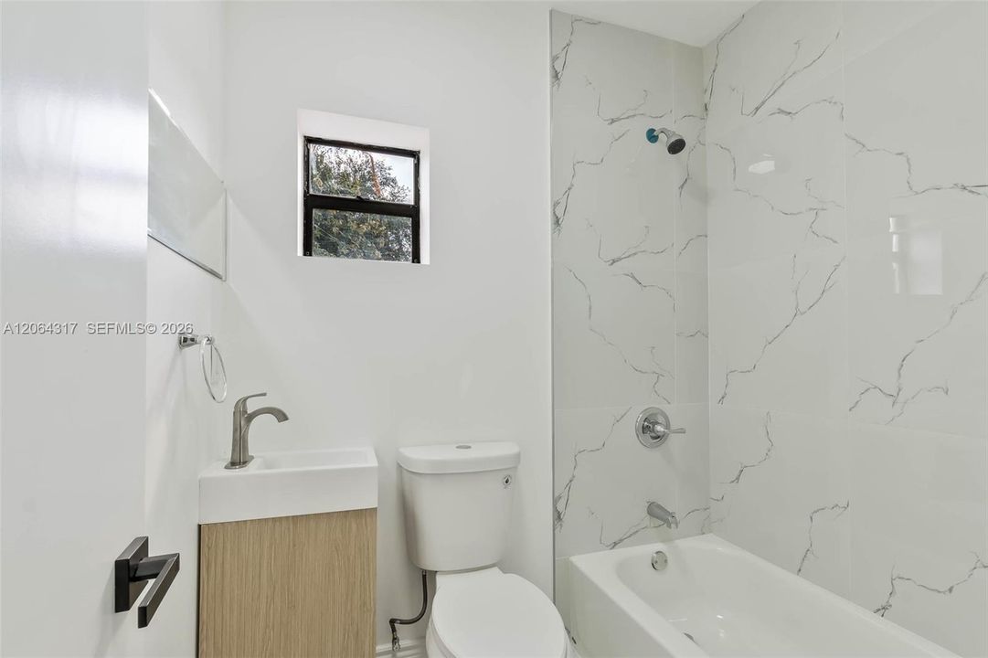 For Sale: $747,500 (3 beds, 2 baths, 1182 Square Feet)