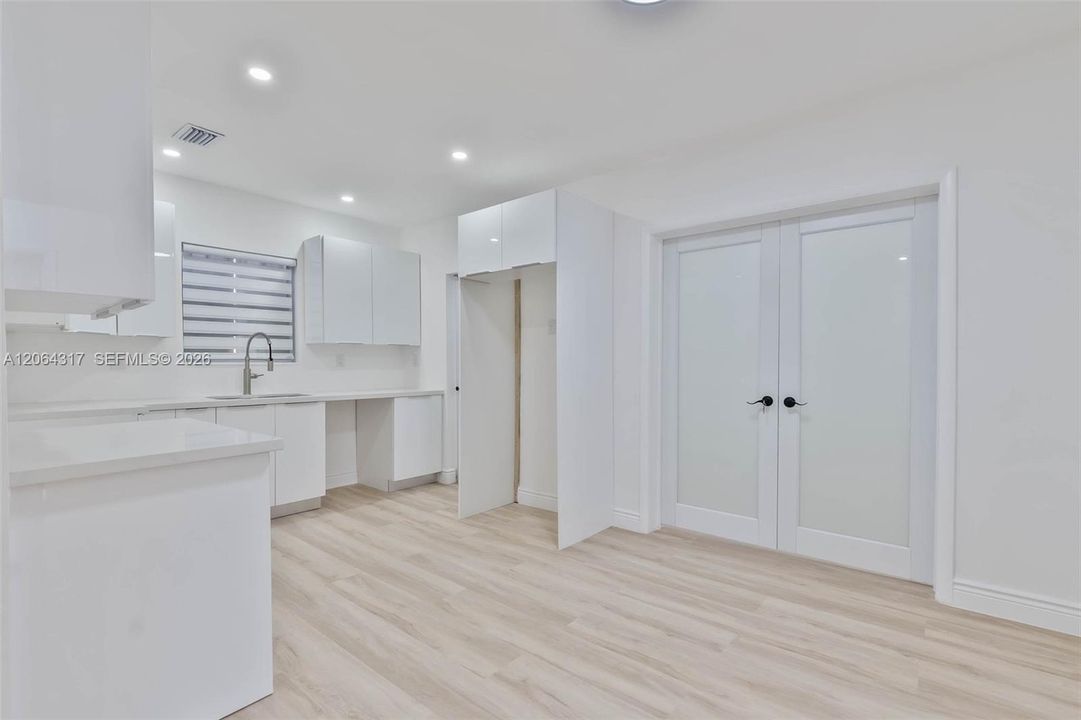 For Sale: $747,500 (3 beds, 2 baths, 1182 Square Feet)
