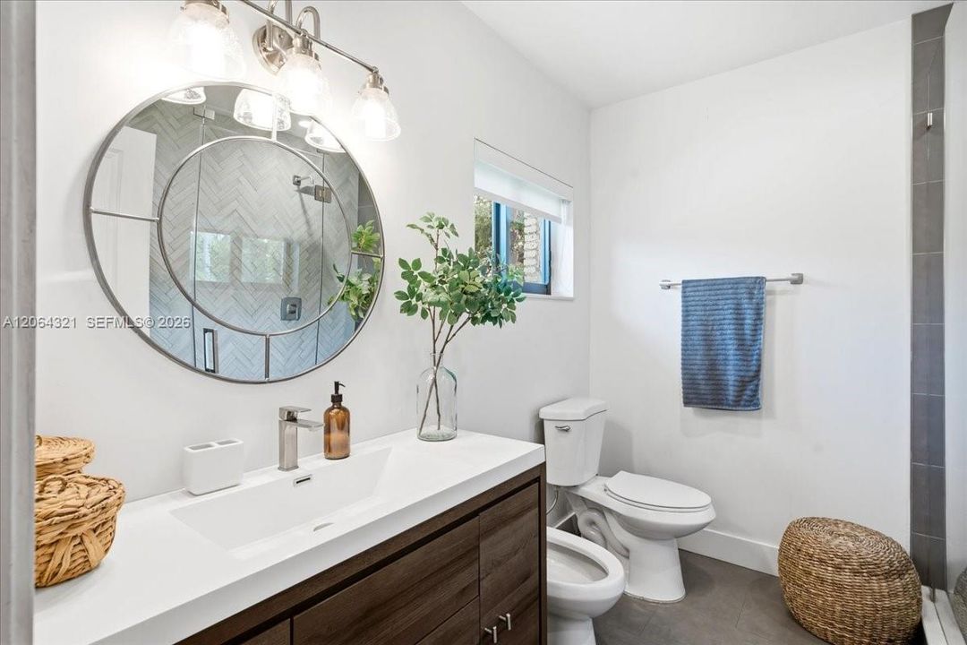 For Sale: $2,675,000 (3 beds, 2 baths, 1591 Square Feet)