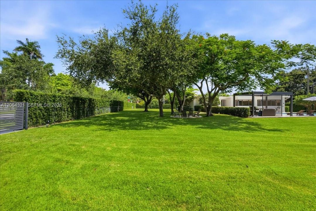 For Sale: $2,675,000 (3 beds, 2 baths, 1591 Square Feet)
