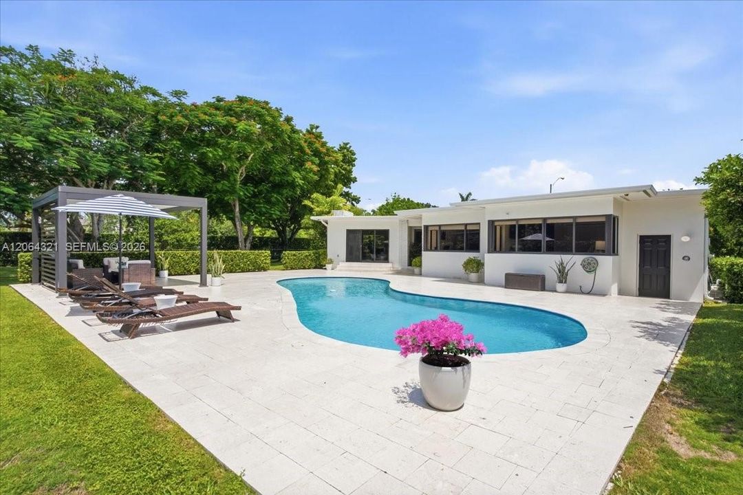 For Sale: $2,675,000 (3 beds, 2 baths, 1591 Square Feet)