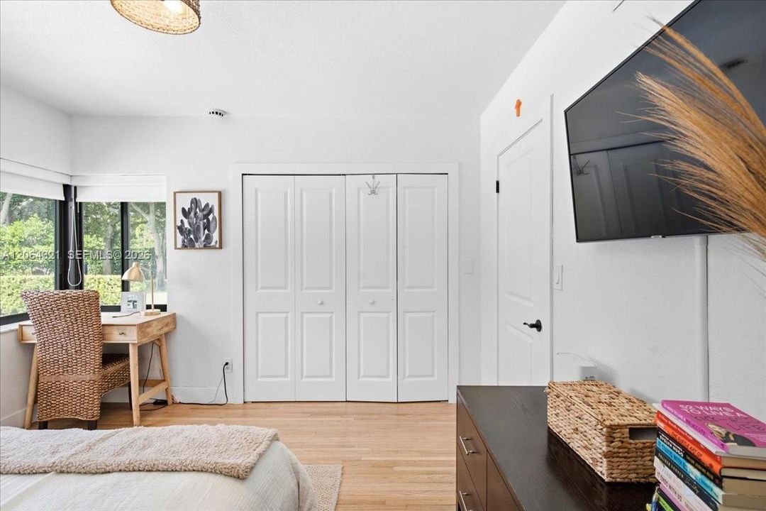 For Sale: $2,675,000 (3 beds, 2 baths, 1591 Square Feet)