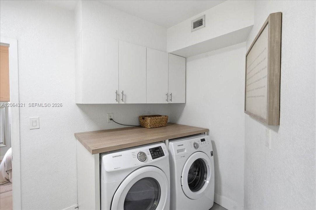 For Sale: $2,675,000 (3 beds, 2 baths, 1591 Square Feet)