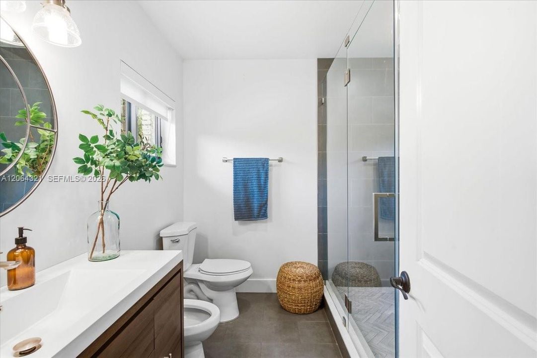 For Sale: $2,675,000 (3 beds, 2 baths, 1591 Square Feet)