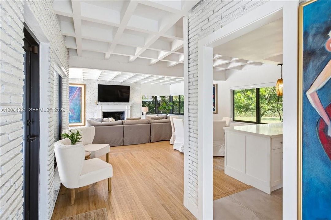 For Sale: $2,675,000 (3 beds, 2 baths, 1591 Square Feet)