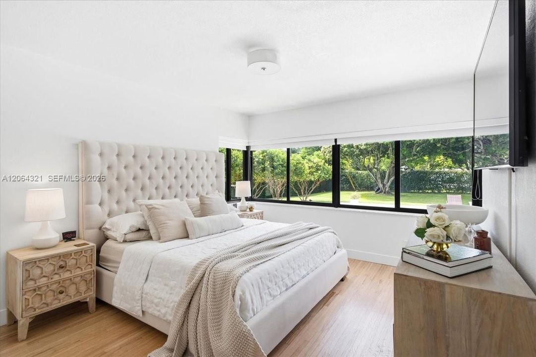 For Sale: $2,675,000 (3 beds, 2 baths, 1591 Square Feet)