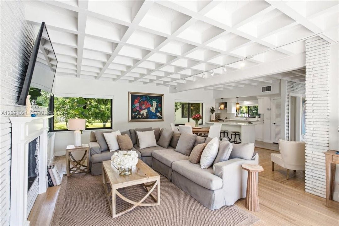 For Sale: $2,675,000 (3 beds, 2 baths, 1591 Square Feet)