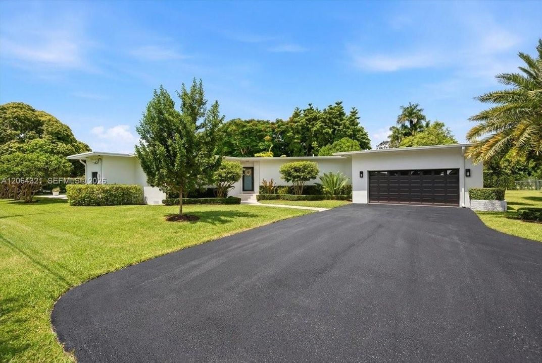 For Sale: $2,675,000 (3 beds, 2 baths, 1591 Square Feet)