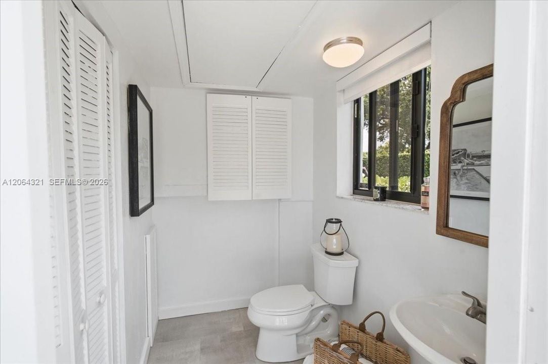 For Sale: $2,675,000 (3 beds, 2 baths, 1591 Square Feet)