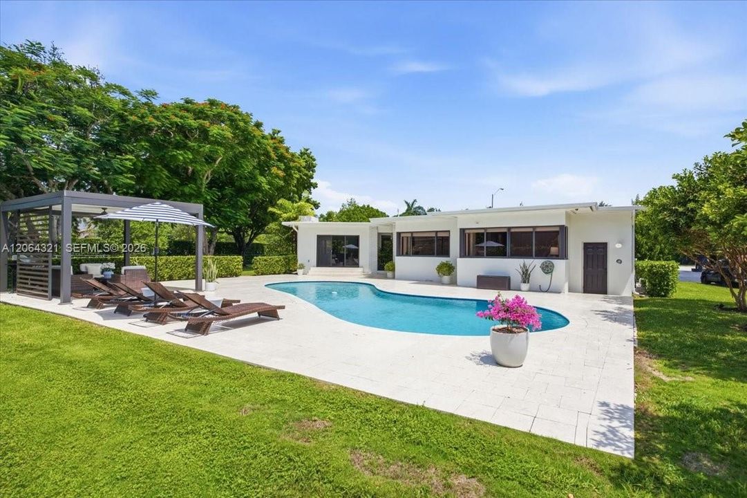 For Sale: $2,675,000 (3 beds, 2 baths, 1591 Square Feet)