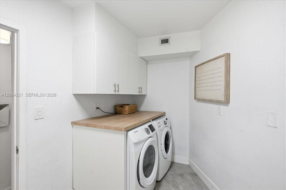 For Sale: $2,675,000 (3 beds, 2 baths, 1591 Square Feet)