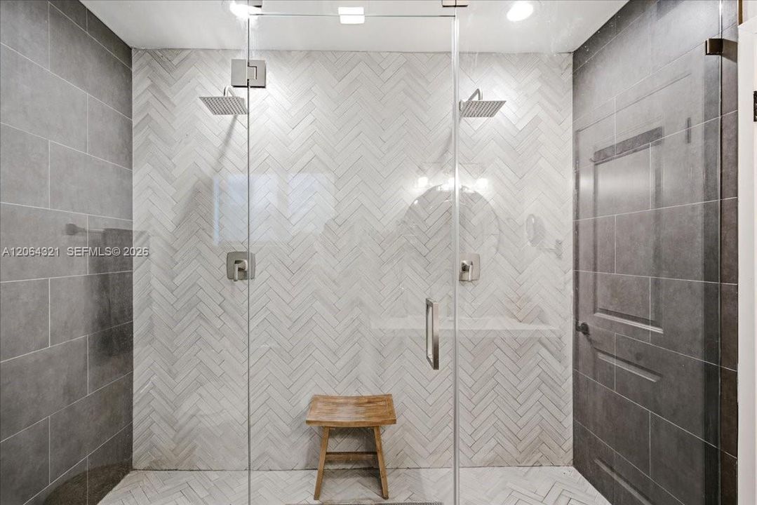 For Sale: $2,675,000 (3 beds, 2 baths, 1591 Square Feet)