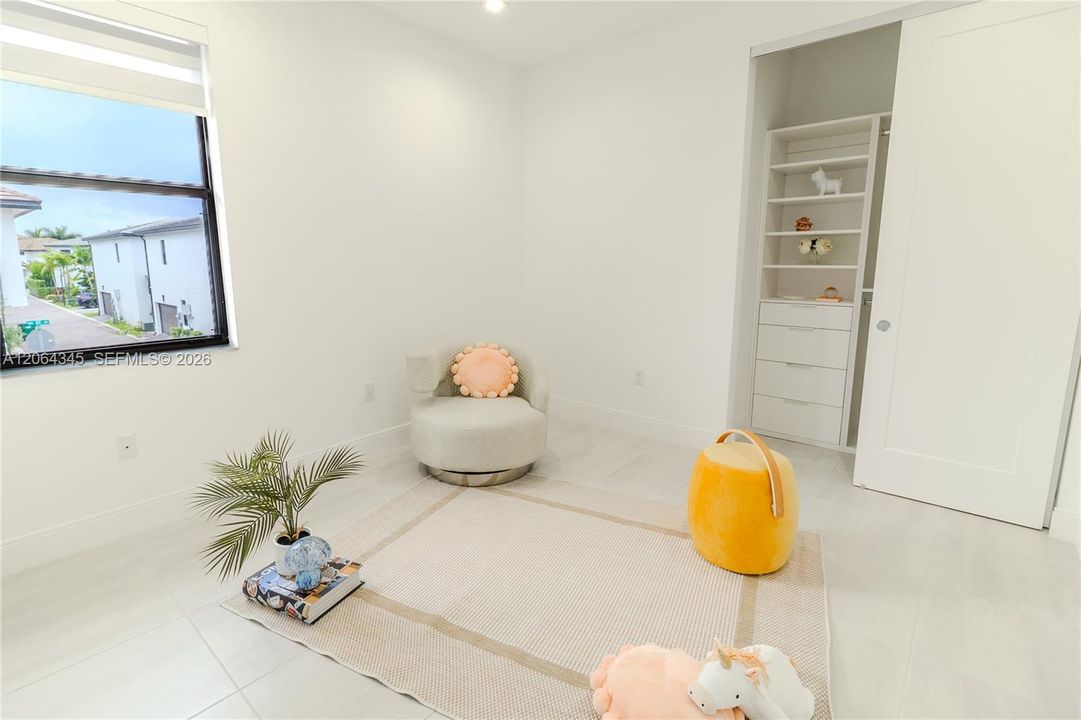For Sale: $1,139,000 (3 beds, 3 baths, 2176 Square Feet)