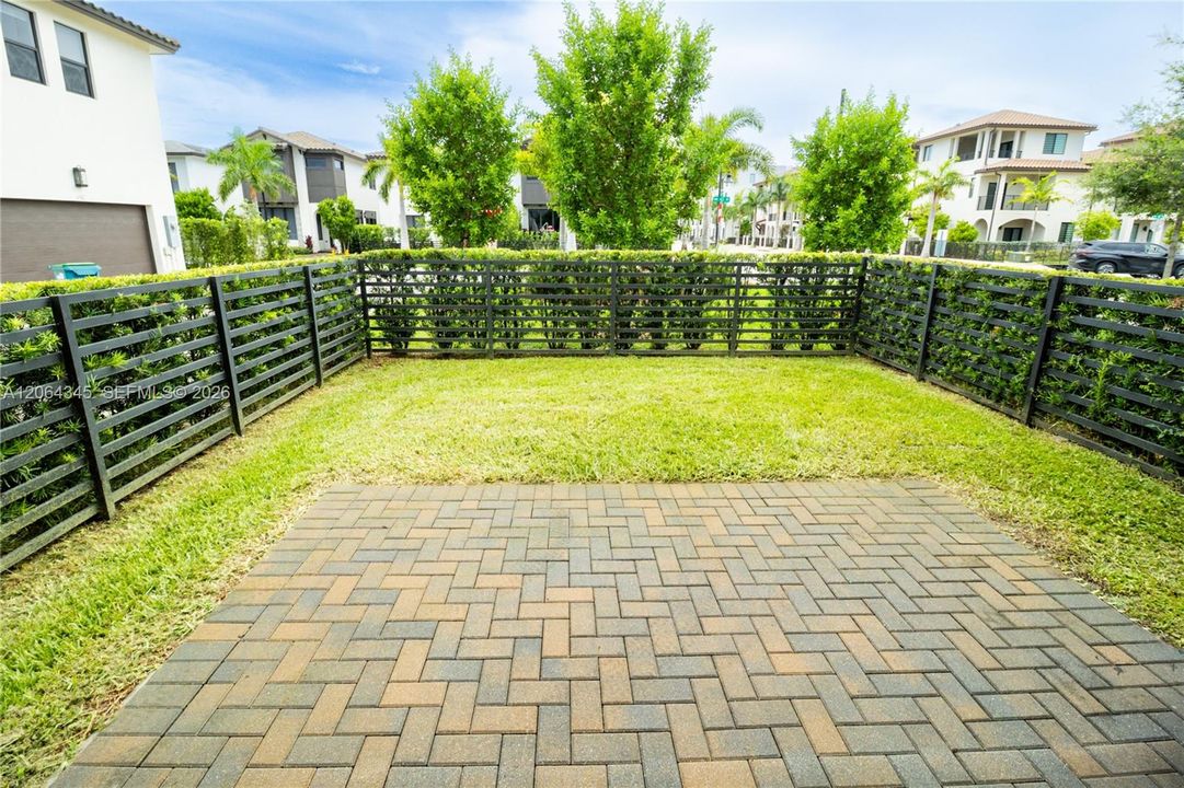For Sale: $1,139,000 (3 beds, 3 baths, 2176 Square Feet)