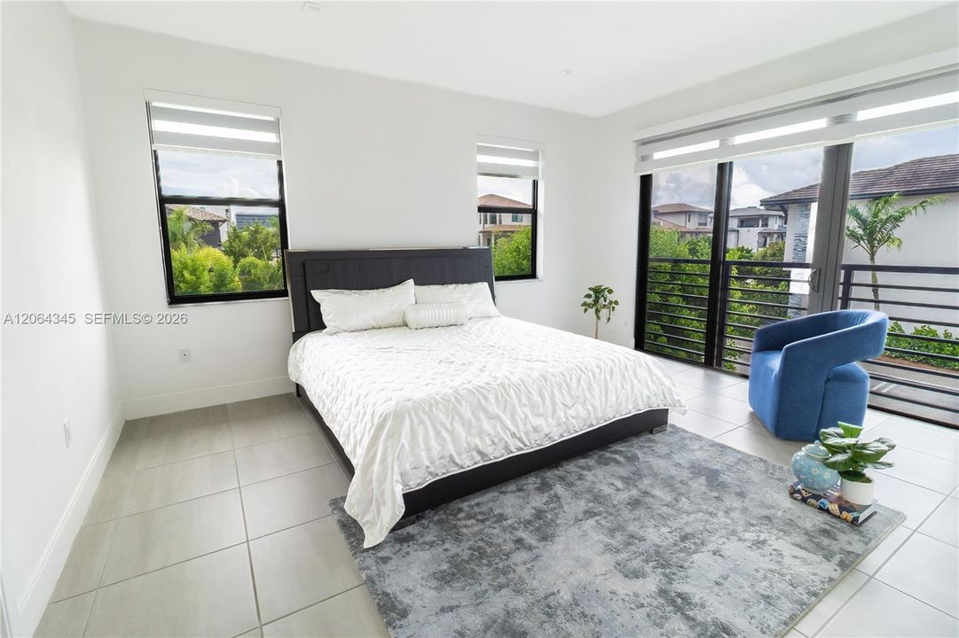 For Sale: $1,139,000 (3 beds, 3 baths, 2176 Square Feet)