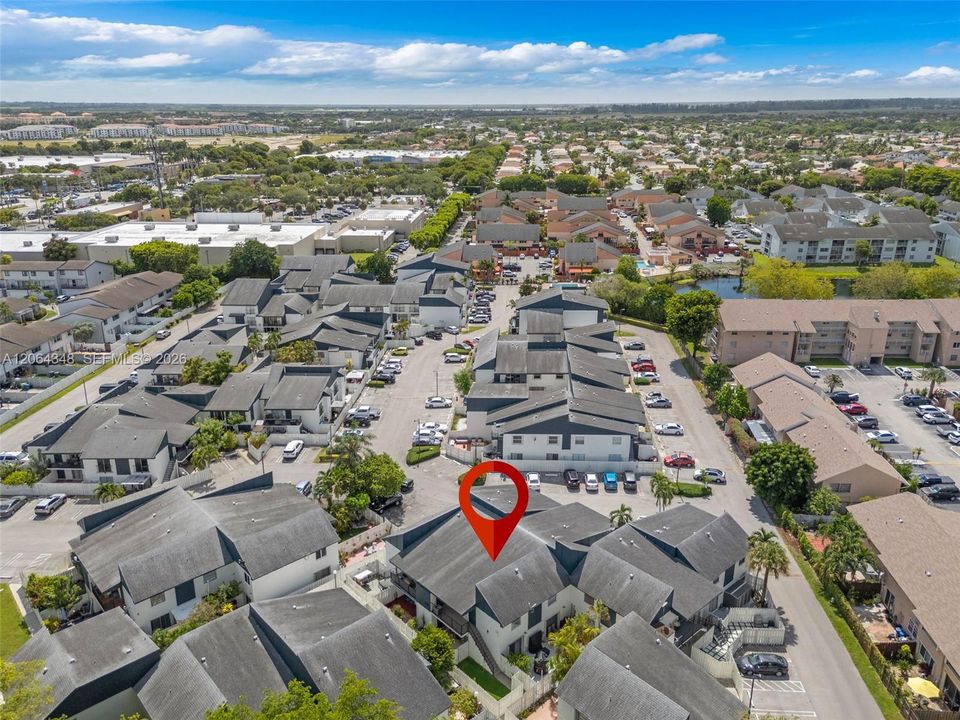 For Sale: $307,500 (2 beds, 2 baths, 948 Square Feet)