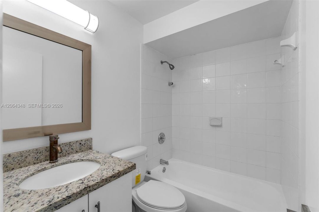 For Sale: $307,500 (2 beds, 2 baths, 948 Square Feet)