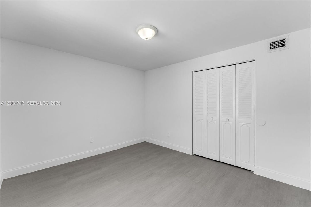 For Sale: $307,500 (2 beds, 2 baths, 948 Square Feet)