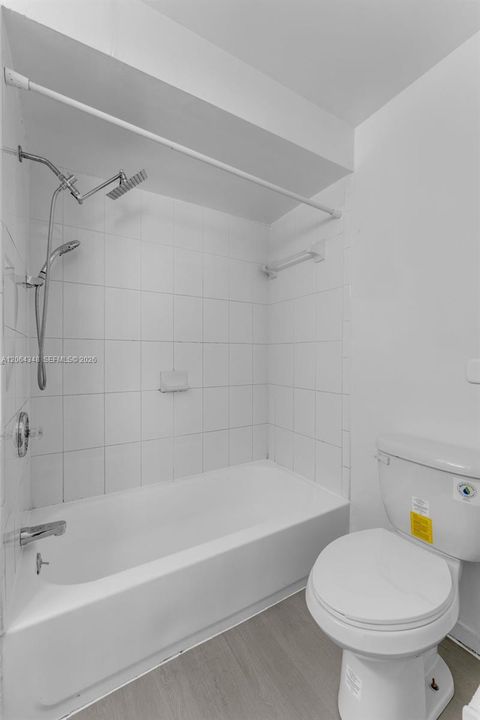 For Sale: $307,500 (2 beds, 2 baths, 948 Square Feet)