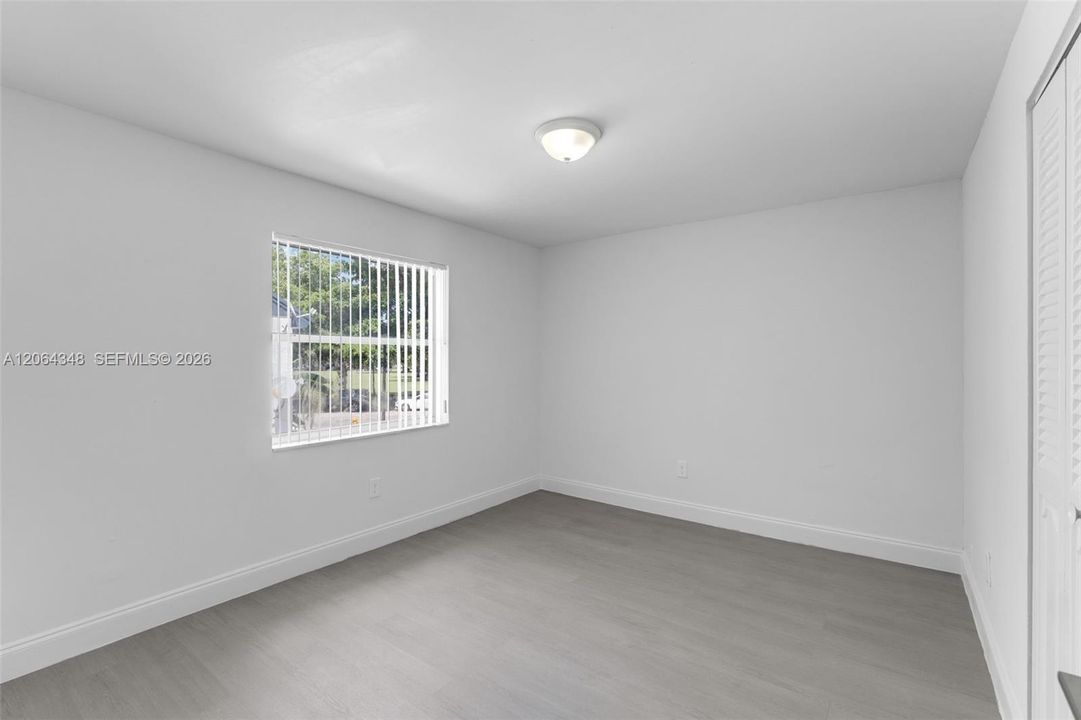 For Sale: $307,500 (2 beds, 2 baths, 948 Square Feet)