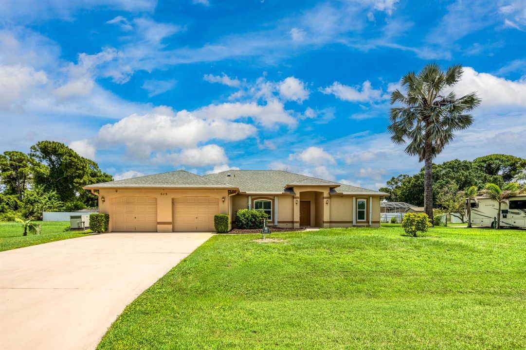 649 NE Horizon Lane-1