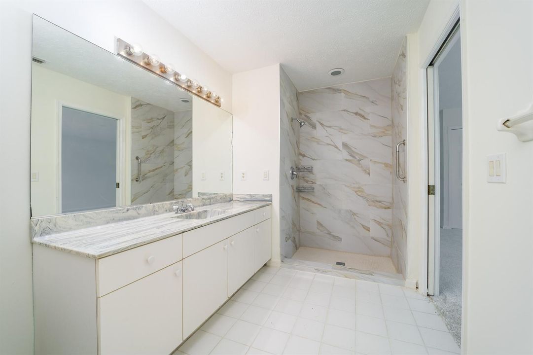 649 NE Horizon Lane-16