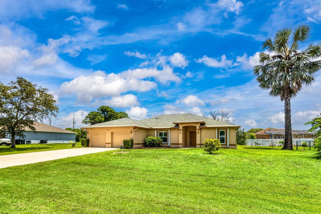 649 NE Horizon Lane-3